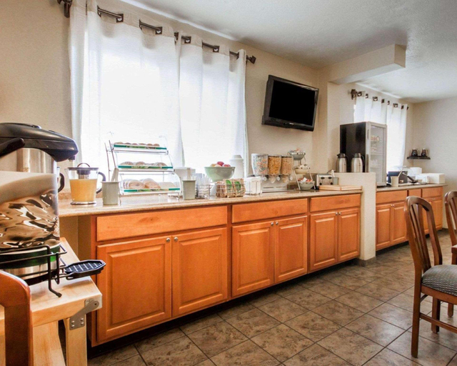 4, Urban Inn & Suites, Ada