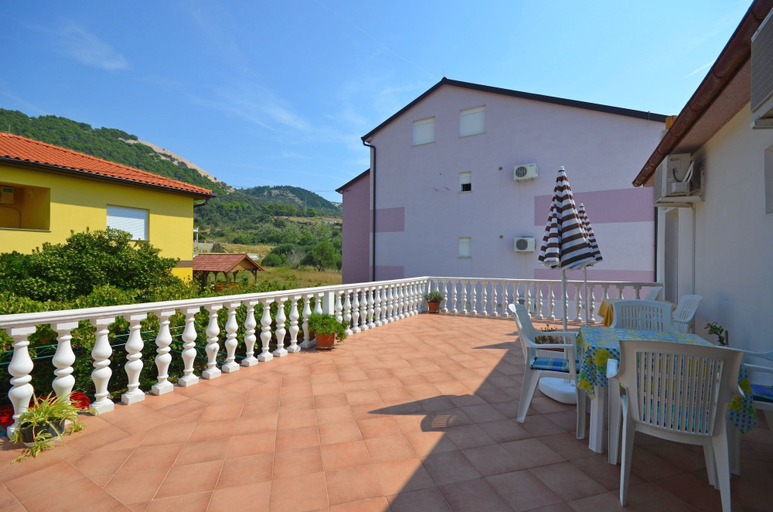 Terrace/patio 4, Apartments Slavica, Lopar/Supetarska Draga