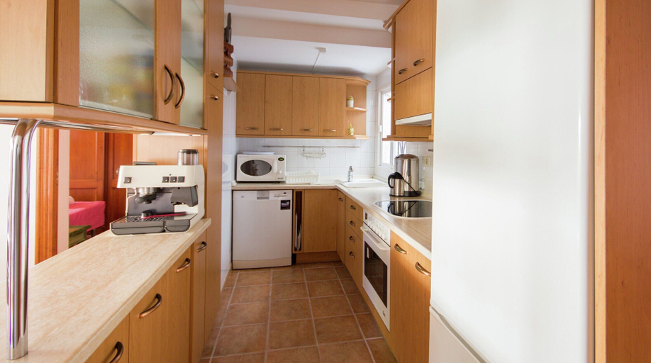 Private kitchen 5, Charming Holiday Home Near Seabeach in La Cala de Mijas With Private Terrace, Málaga