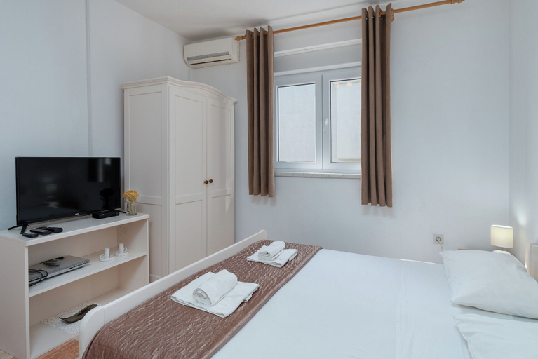 Bedroom 3, Apartments Family Gligora, Pag