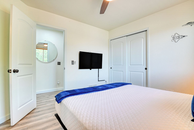 Room 4, Flight Deck, El Paso