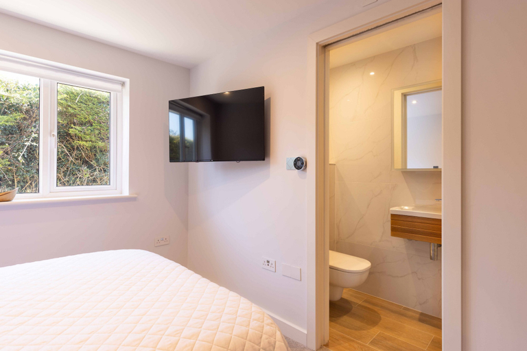 Room 2, Spacious 4Bd Smart Home In Idyllic Rural Setting, Wiltshire