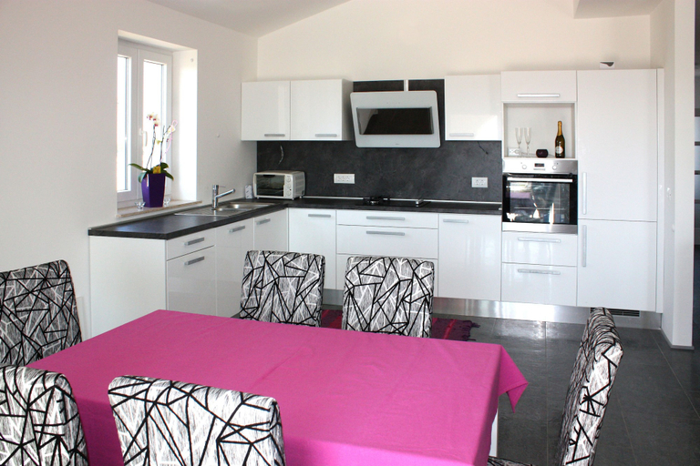 Others 3, Villa Aleksandra, Novigrad