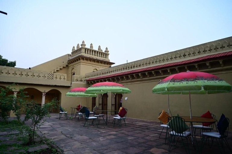 Outdoor dining 2, Maharajpur Heritage, Satna