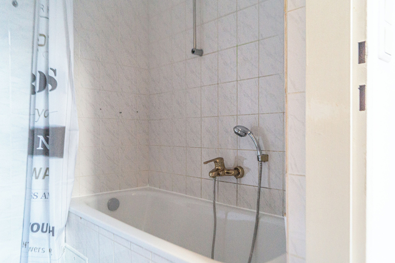 Bathroom 3, Near Wiener Stadthalle - 4BR Apt. w/ WIFI, Wien