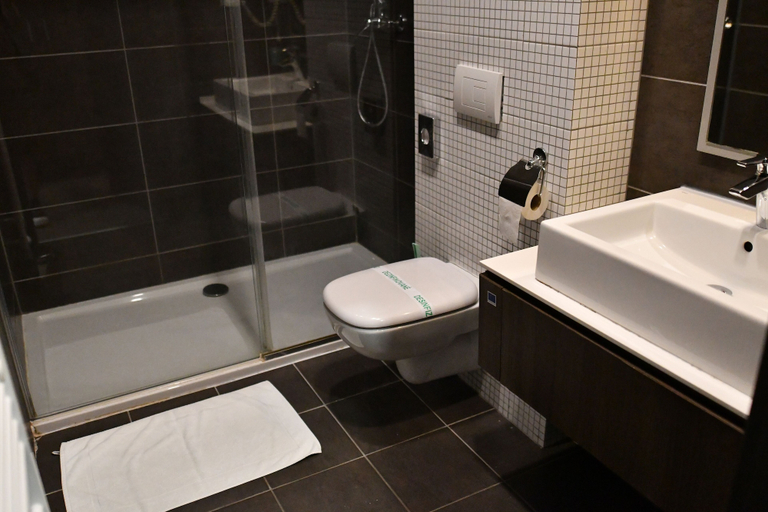 Bathroom 5, Matej Bel-Liecebne termalne kupele, Žiar nad Hronom