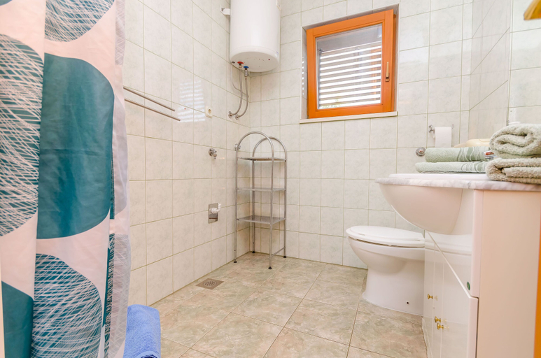 Bathroom 3, Apartments Milivoj, Seget
