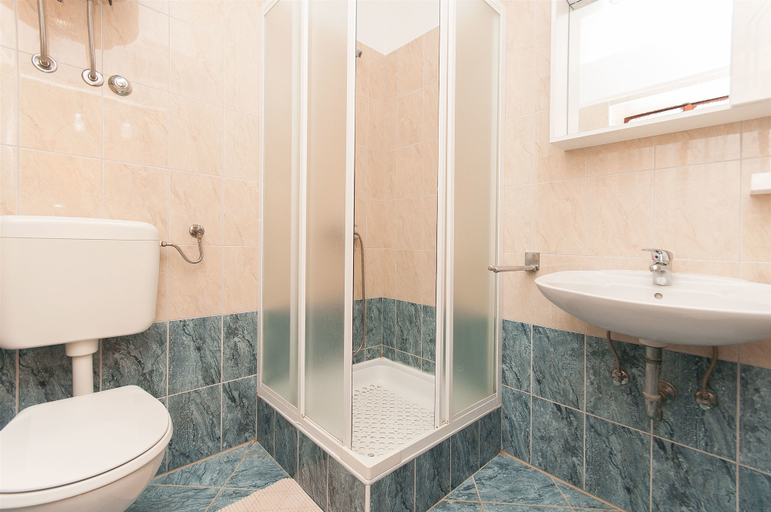 Bathroom 3, House Anton, Bale