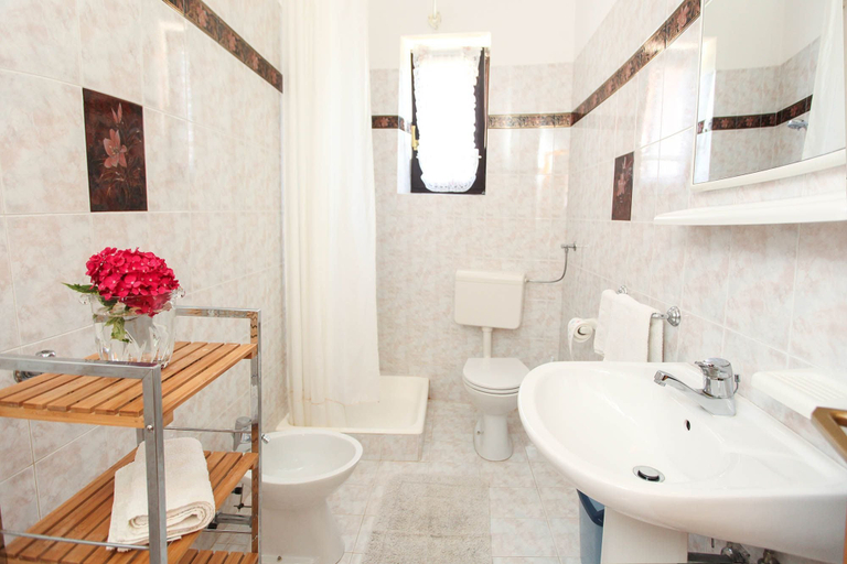 Bathroom 3, Apartments Patricia, Medulin