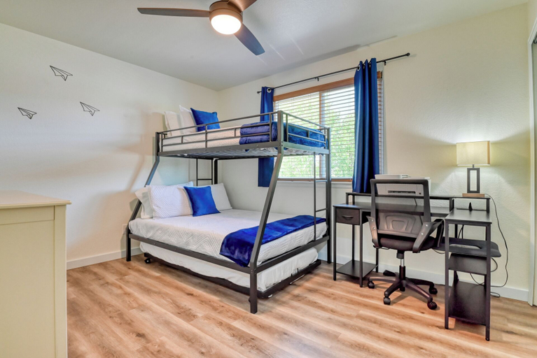 Room 2, Flight Deck, El Paso