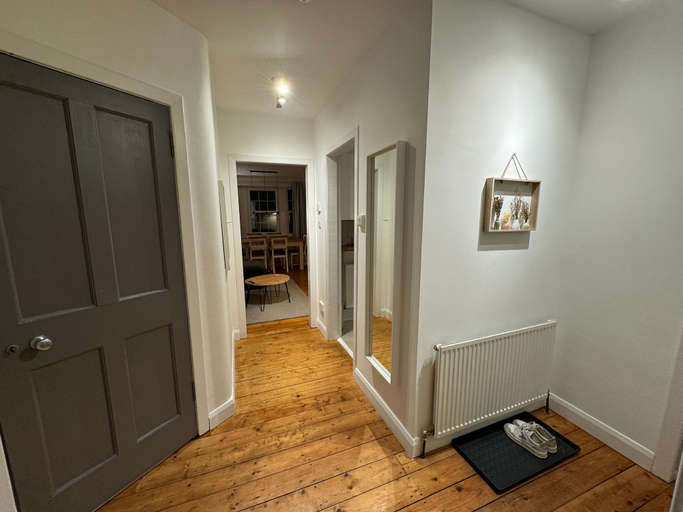 Interior 4, Stirling Haven: Charming 3B Apt In City Centre, Stirling