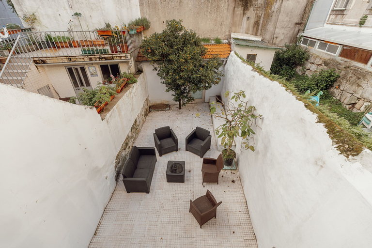 Room 5, Urban Refuge 4BD by Vacationy, Porto