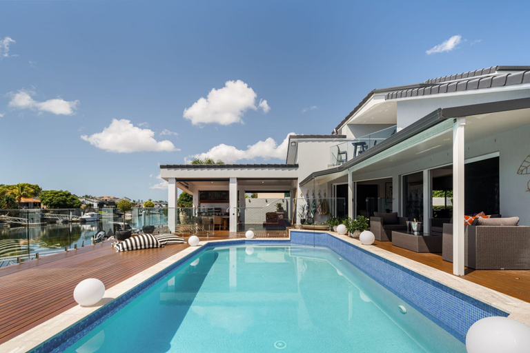 Room 2, Modern Waterfront Retreat Private Pool Dock, Gold Coast