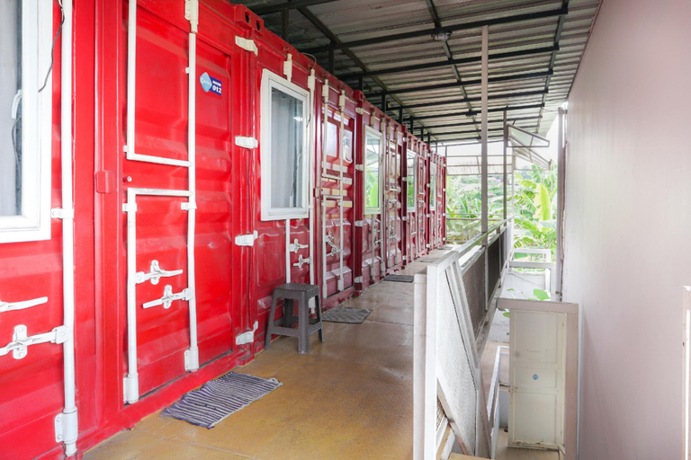 Public Area 3, RedDoorz Plus near Lembang Park & Zoo, Bandung