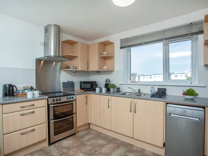 Others 5, Spacious 3 Bed House - Sleeps 6 - Parking - Wifi, Cornwall