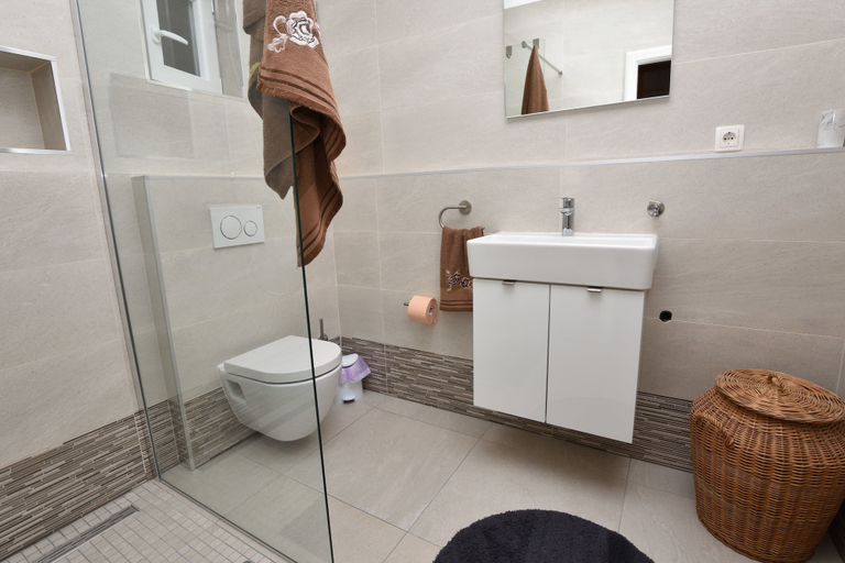 Bathroom 5, Apartment Frieske, Primošten