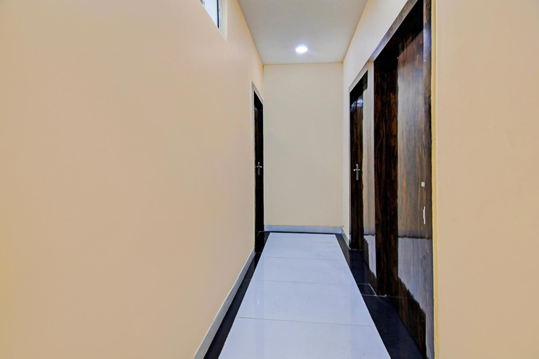 Public Area 2, Via Philips, Kolkata