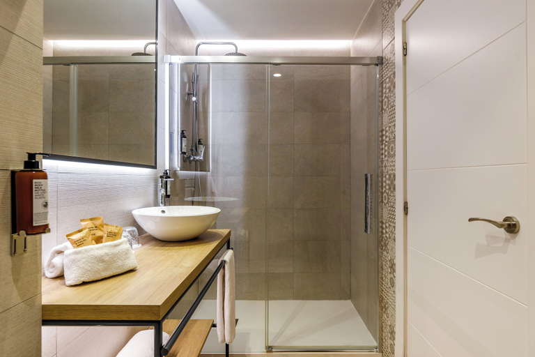 Bathroom 4, Petit Palace Plaza de la Reina Hotel, Valencia