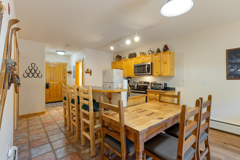 Dining 5, Vacation Condos in Keystone Ski Resort CO, Summit