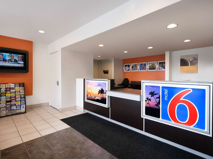 Public Area, Motel 6 Santa Maria, CA - North, Santa Barbara