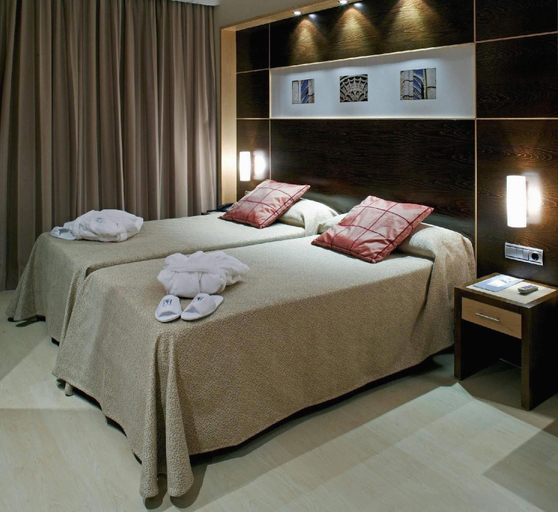 Bedroom 2, Exe León, León