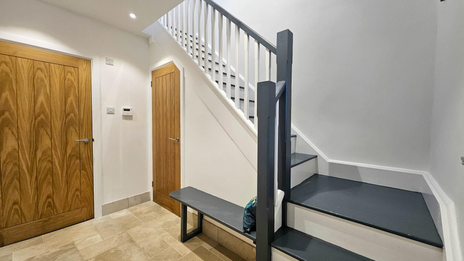 Staircase 2, Y Llofft - 1 Bedroom Apartment - Llanrhidian, Swansea