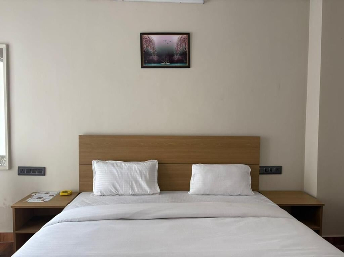 Room 2, Hotel Abline The Oaks, Tehri Garhwal