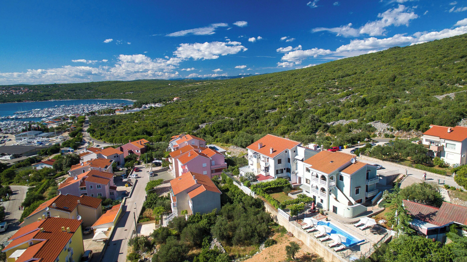 Exterior & Views 2, Apartments Diana, Punat
