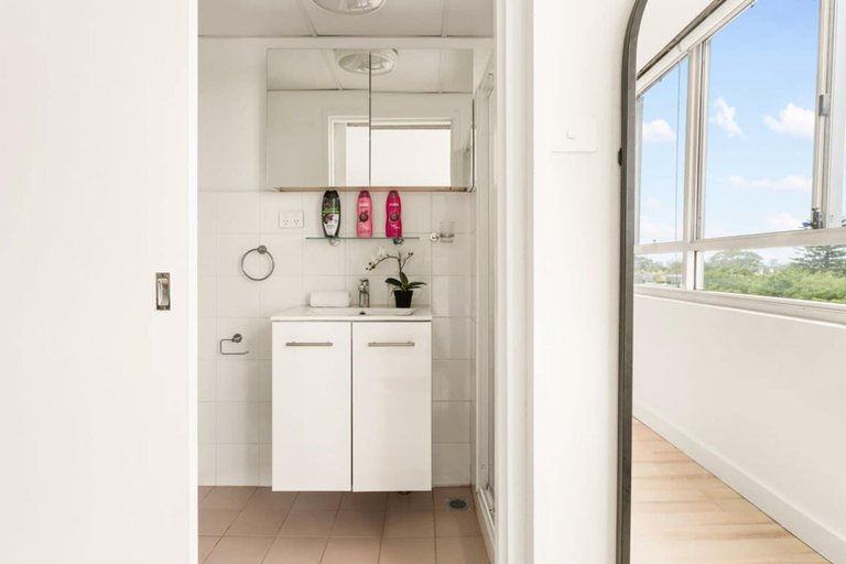 Bathroom 2, Chic Studio With a Pool and Moments From Shop, Sydney