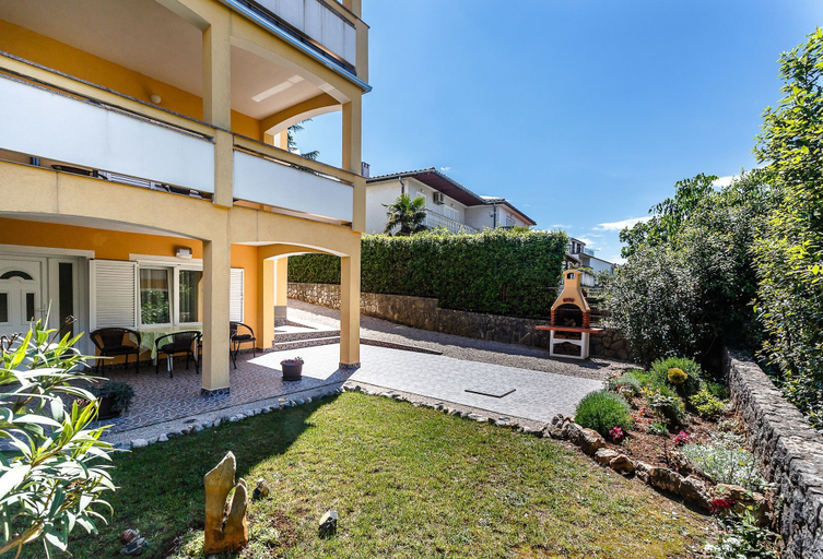 Exterior & Views, Apartments and Rooms Gordana, Malinska-Dubašnica