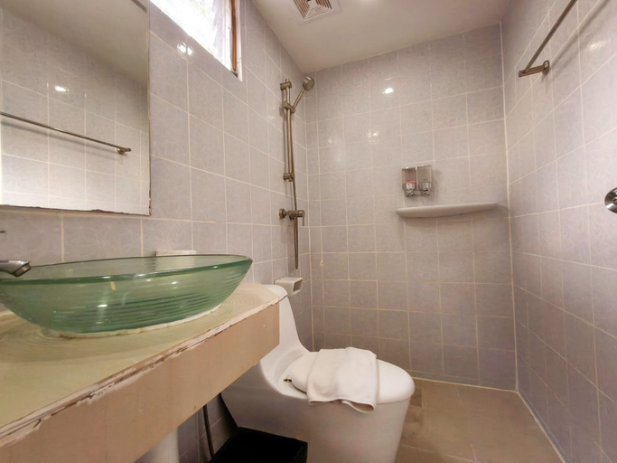 Bathroom 5, V Beach Resort, Pulau Phuket
