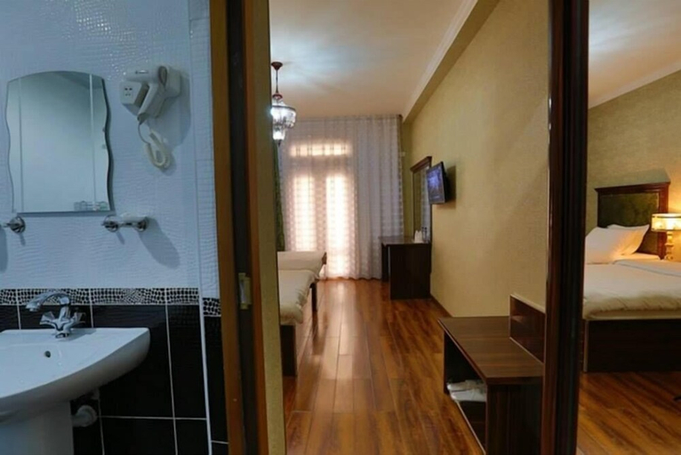 Bathroom 4, Rangrez, Buxoro