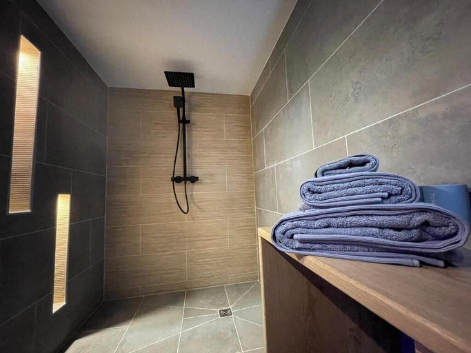 Bathroom 5, Maison Longue, Ardennes