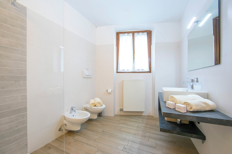 Bathroom 5, Arco Rocks Apartments, Trento