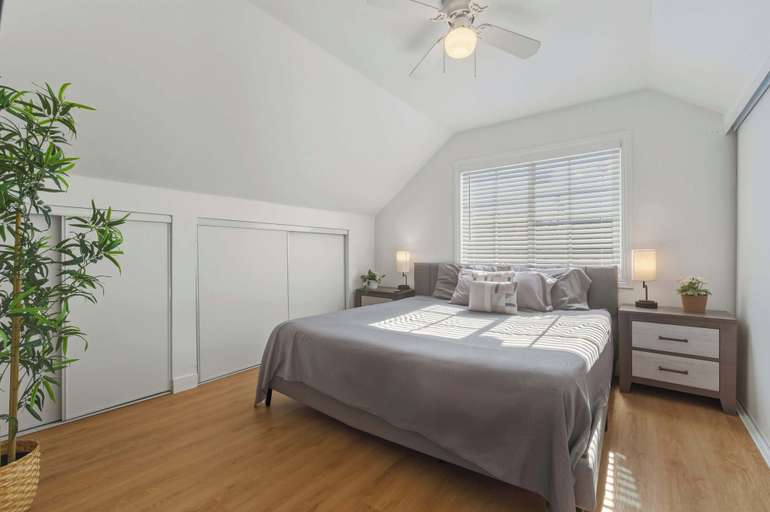 Room 4, Spacious 4BR House Free Parking w Backyard BBQ, Los Angeles