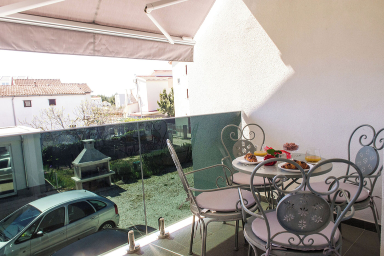 Food & Drinks 4, Apartments Zdeslav, Rogoznica