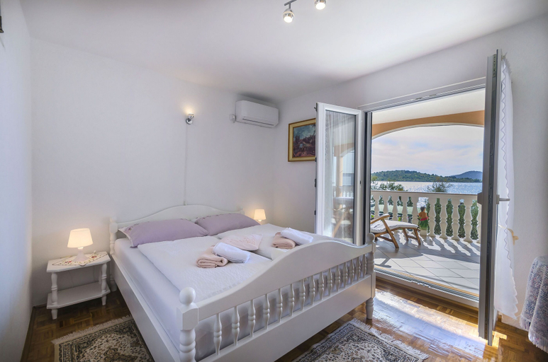 Room 3, Apartments Ivanka on the Beach, Vodice