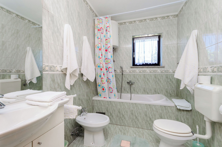 Bathroom 4, Apartments Marija, Umag