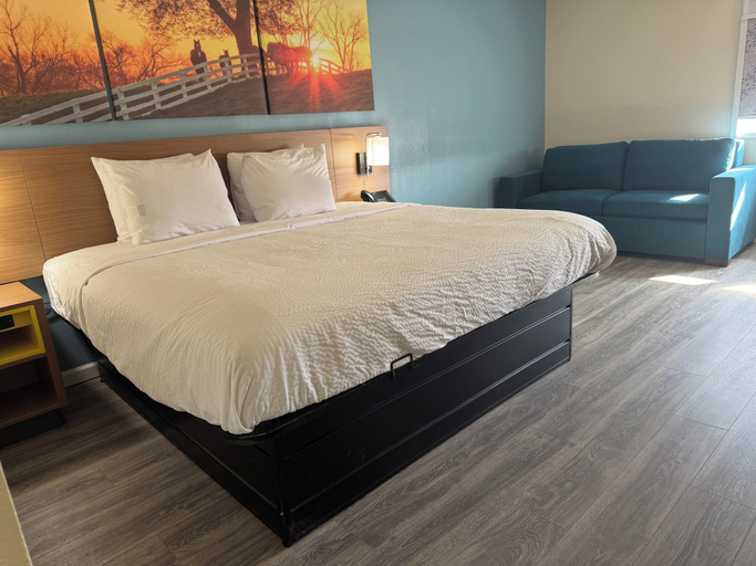 Room 5, Days Inn & Suites By Wyndham Festus, Jefferson