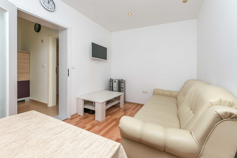 Others 5, Apartments Road Star, Dugi Rat