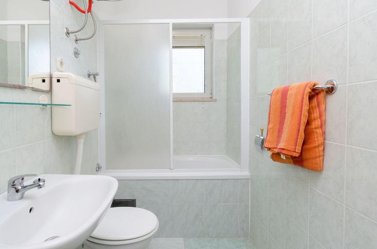 Bathroom 3, Apartments Massimo, Rovinj