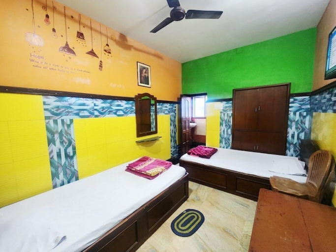 Room 4, Hotel Sushil International, Kolkata