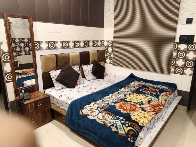 Room 3, Hotel Royal Castle, Kanpur Nagar