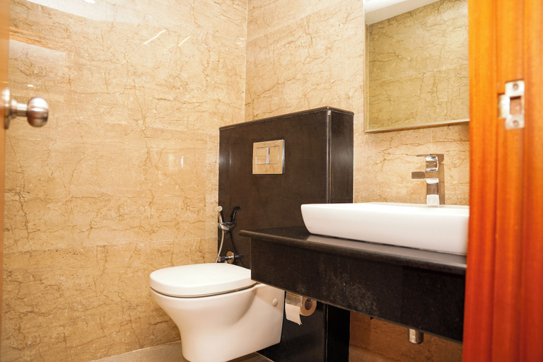 Bathroom 2, Hotel Sarovars Legacy, Bangalore