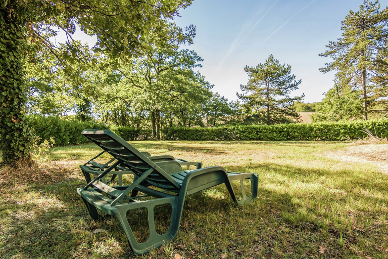 Garden 3, Quiet Holiday Home With Shared Pool, Dordogne