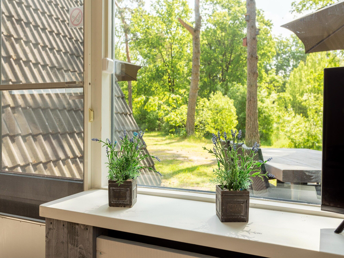Interior detail 2, Family Bungalow by the Fen, Weert