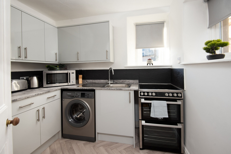 Private kitchen, T&J House In Eyemouth: Cozy Coastal Retreat, Scottish Borders