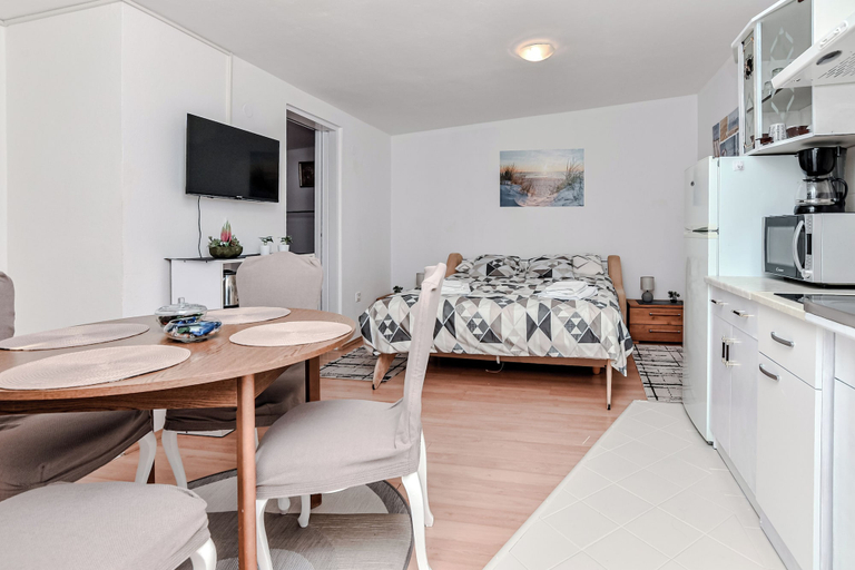 Others 5, Apartments Ladika, Vir