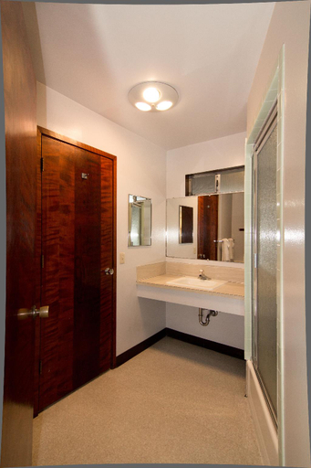 Bathroom 4, Curly Redwood Lodge, Del Norte