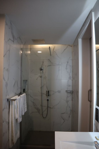 Bathroom 4, The Curve by the Park Apartment, Langata